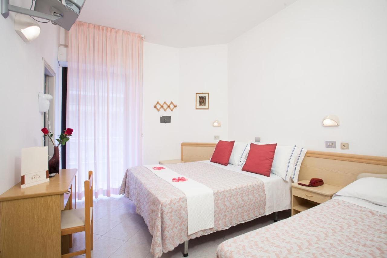 Camera Tripla Classic con Vista Mare Parziale